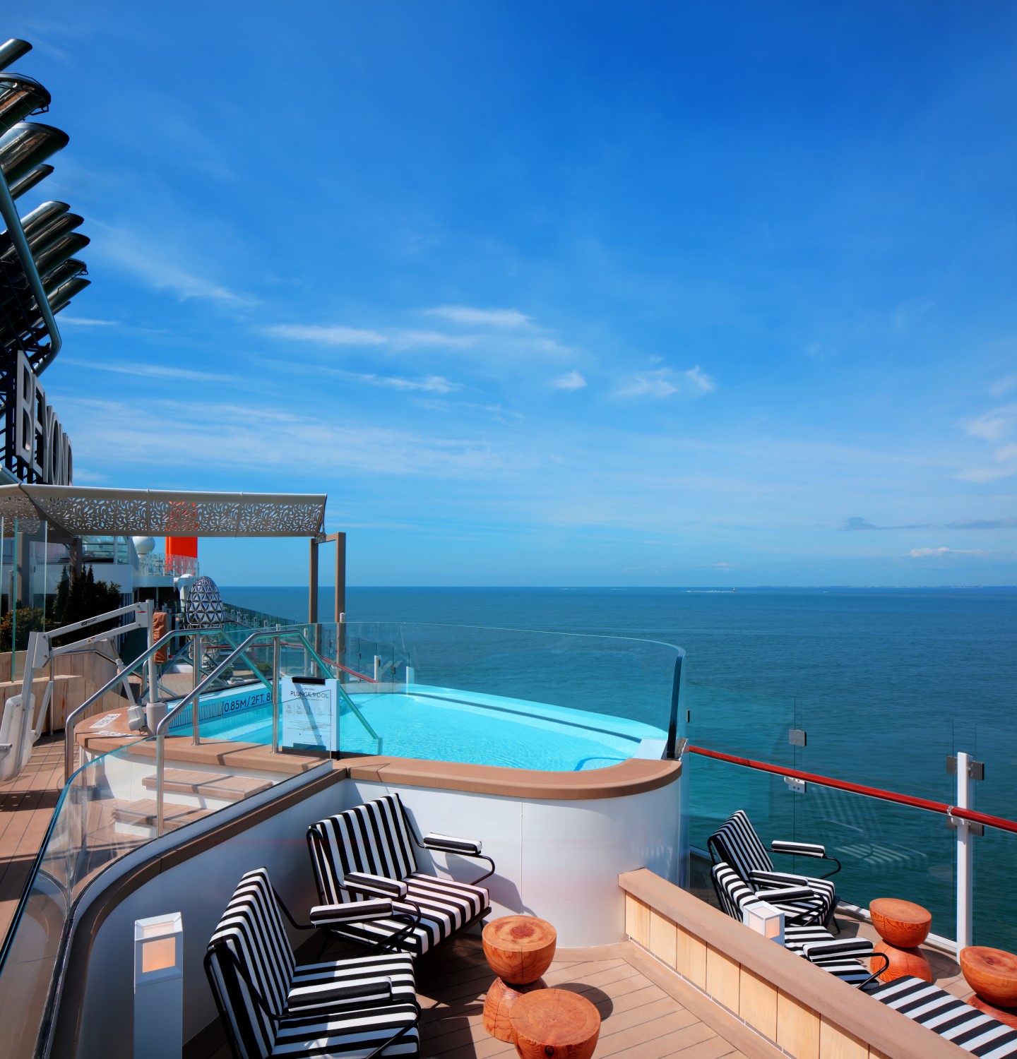MyCruise Celebrity-Cruises Beyond Offentlige-arealer Pool-spa3